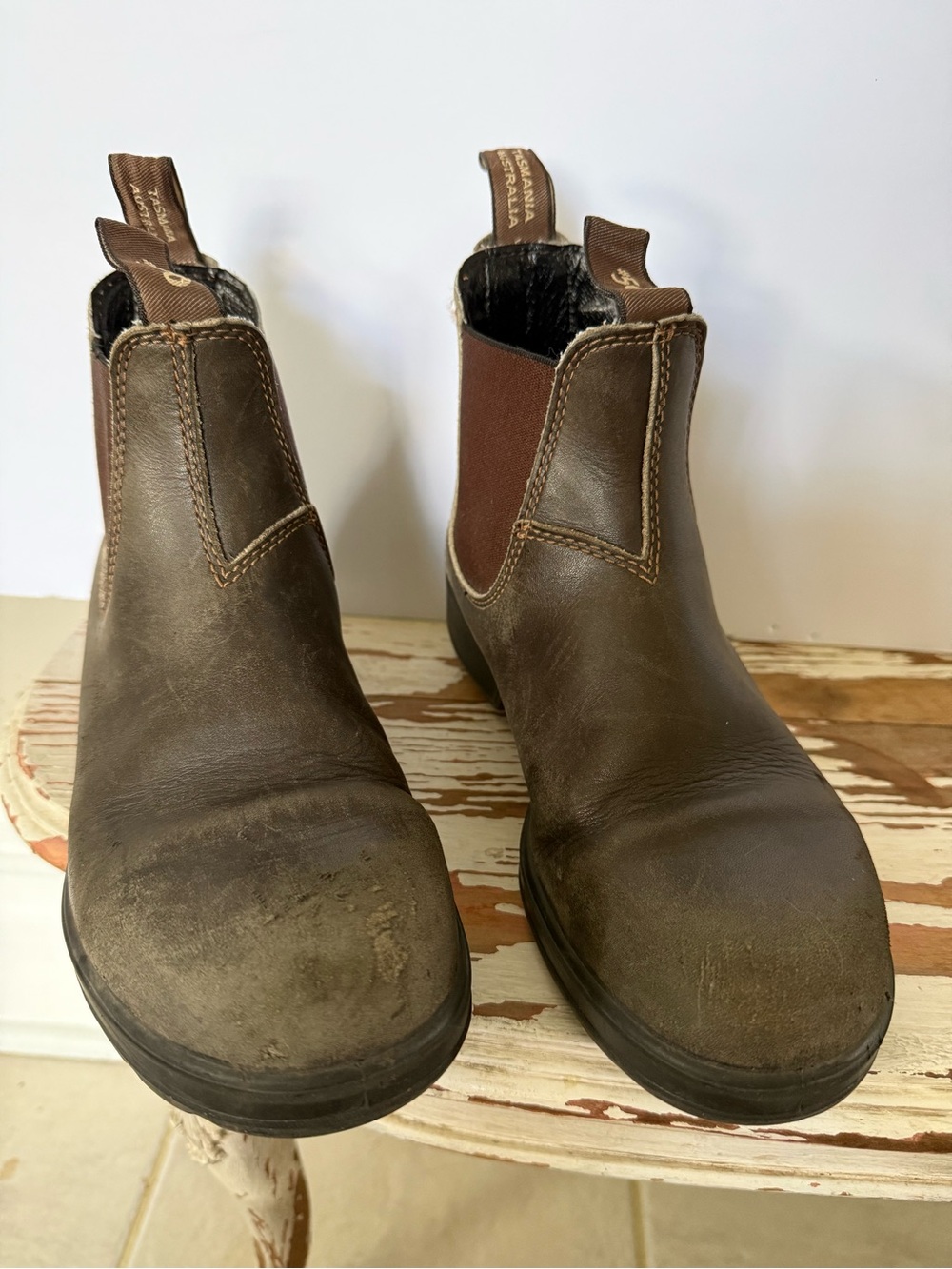 Blundstone Classic Chelsea Boots (WOMENS SIZE 8)